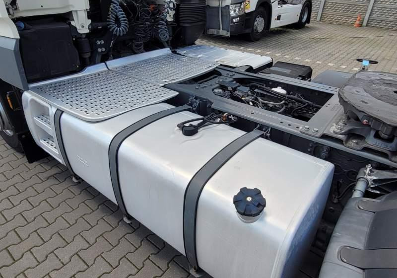 DAF XF510 SPACE CAB / SPROWADZONY / MANUAL / RETARDER - Камион влекач: слика 3 DAF XF510 SPACE CAB / SPROWADZONY / MANUAL / RETARDER - Камион влекач: слика 3