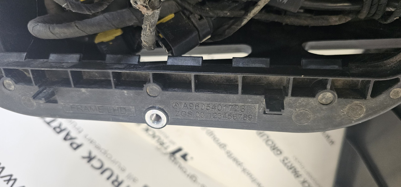 Mersedes-Benz Actros MP4 bumper wiring harness 0078013254, XVK82002234, 9615408113, 9615408013, 0064703824, 4711503933, XVK87000186, 9614400358, 4711503420, 4711504320, 4711509733, 0005401633, XVK8800 - Појас за кабел/ Жица за Камион: слика 4 Mersedes-Benz Actros MP4 bumper wiring harness 0078013254, XVK82002234, 9615408113, 9615408013, 0064703824, 4711503933, XVK87000186, 9614400358, 4711503420, 4711504320, 4711509733, 0005401633, XVK8800 - Појас за кабел/ Жица за Камион: слика 4