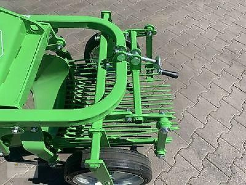BOMET Kartoffelroder Bomet Z655/1 Kartoffel Roder Heckauswurf NEU - Машина за компир: слика 3 BOMET Kartoffelroder Bomet Z655/1 Kartoffel Roder Heckauswurf NEU - Машина за компир: слика 3