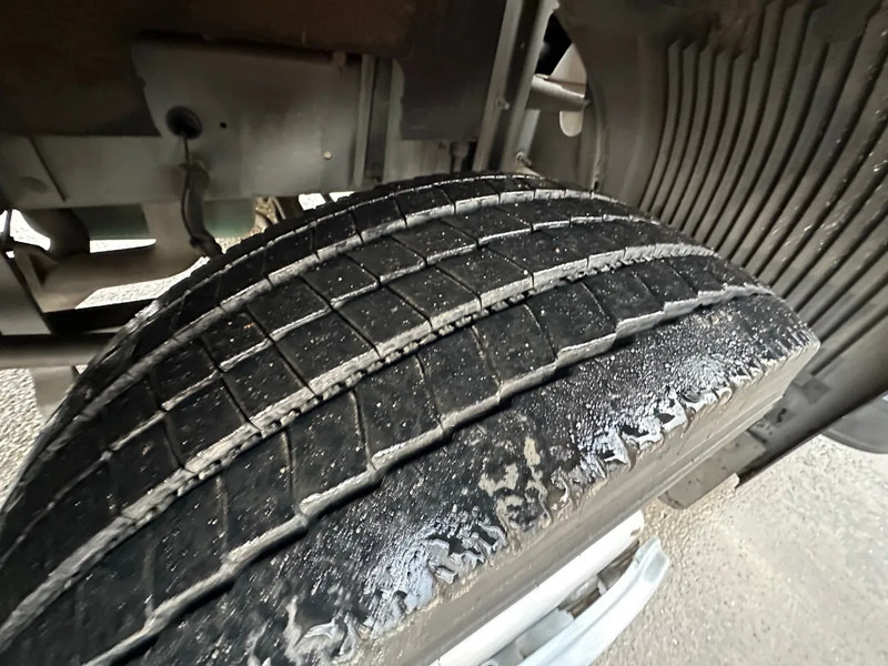 Volvo FL 612 180 / 12T / NL TRUCK / EURO3 / ANALOG / MANUAL / LEAF SPRING / BOX+LIFT / LOW KM - Камион сандучар: слика 5 Volvo FL 612 180 / 12T / NL TRUCK / EURO3 / ANALOG / MANUAL / LEAF SPRING / BOX+LIFT / LOW KM - Камион сандучар: слика 5