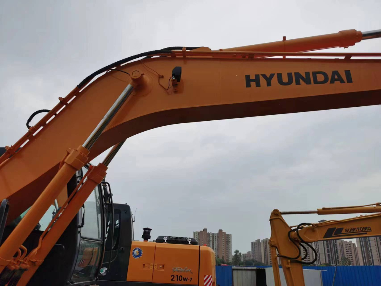 HYUNDAI 210W-7 - Багер на тркала: слика 3 HYUNDAI 210W-7 - Багер на тркала: слика 3