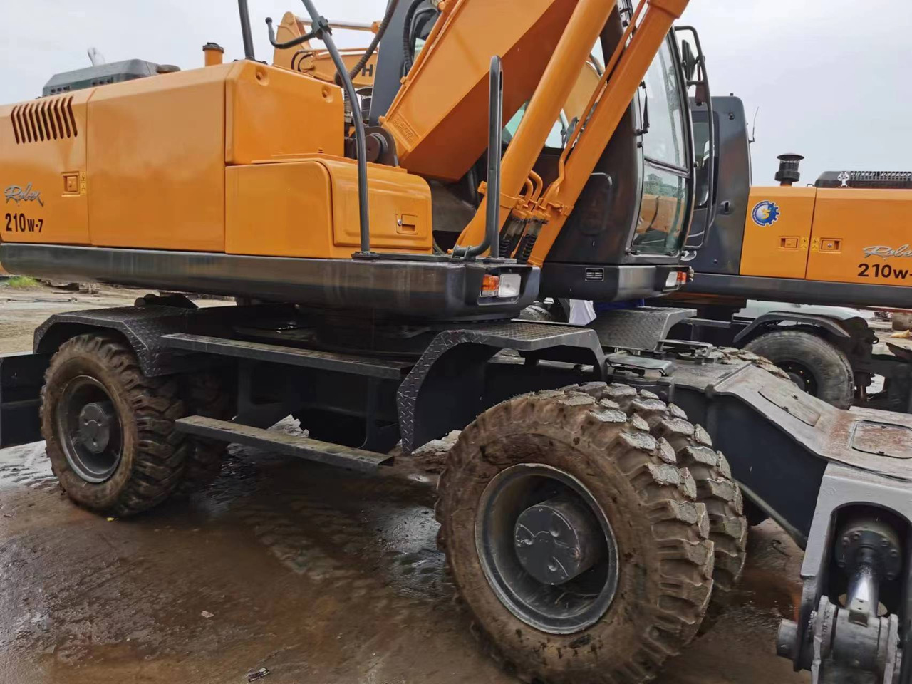 HYUNDAI 210W-7 - Багер на тркала: слика 2 HYUNDAI 210W-7 - Багер на тркала: слика 2