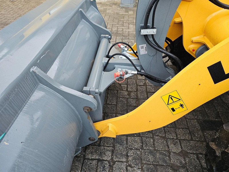 Натоварувач на тркала Liebherr L504C * NEW *: слика 12