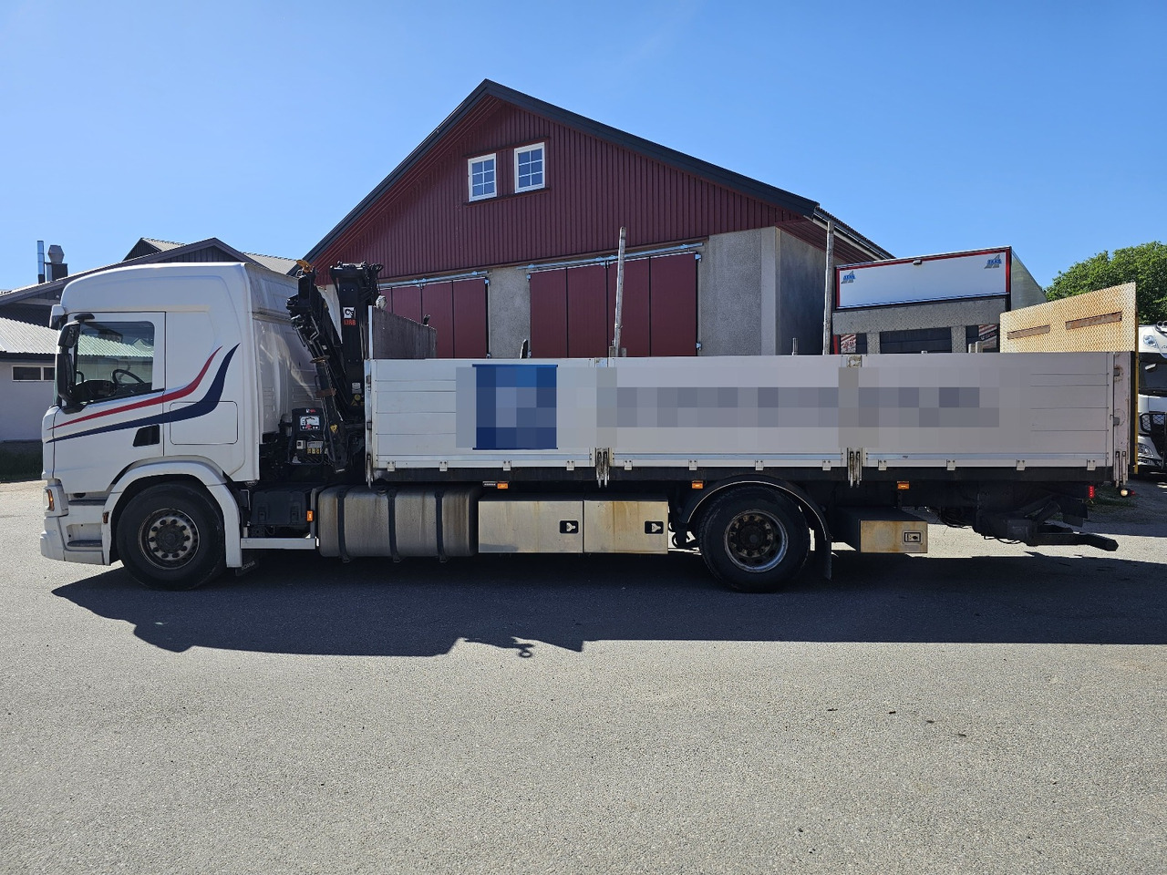 Scania P320 - Камион со платформа, Камион со кран: слика 2 Scania P320 - Камион со платформа, Камион со кран: слика 2