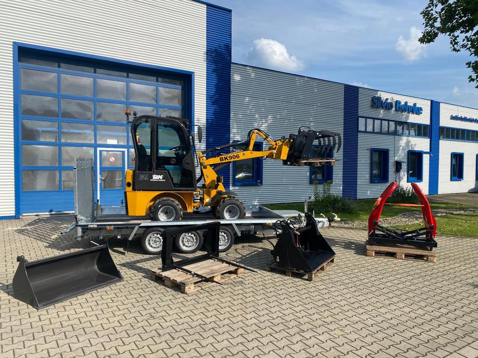 Radlader/Hoflader BK906 Kabine inkl. Tieflader und großem Zubehörpaket *INKL.19% MWST*BERGER KRAUS*PERKINS*CE*SOFORT!* - Земјоделски натоварувач, Приколка: слика 1 Radlader/Hoflader BK906 Kabine inkl. Tieflader und großem Zubehörpaket *INKL.19% MWST*BERGER KRAUS*PERKINS*CE*SOFORT!* - Земјоделски натоварувач, Приколка: слика 1