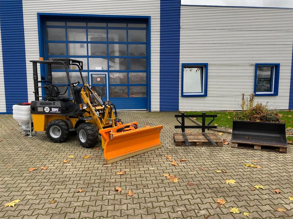 Radlader/Hoflader BK906 inkl. Winter-Komplettpaket *INKL.19% MWST.*BERGER KRAUS*PERKINS*EURO*SOFORT!* - Земјоделски натоварувач: слика 1 Radlader/Hoflader BK906 inkl. Winter-Komplettpaket *INKL.19% MWST.*BERGER KRAUS*PERKINS*EURO*SOFORT!* - Земјоделски натоварувач: слика 1