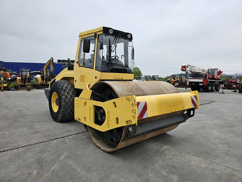 BOMAG BW213DH-4 - Компактор: слика 5 BOMAG BW213DH-4 - Компактор: слика 5