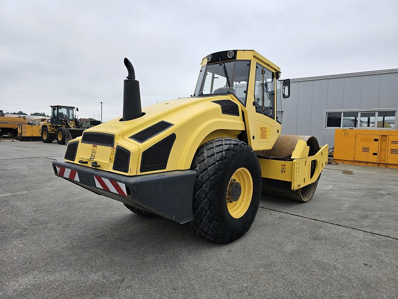 BOMAG BW213DH-4 - Компактор: слика 3 BOMAG BW213DH-4 - Компактор: слика 3