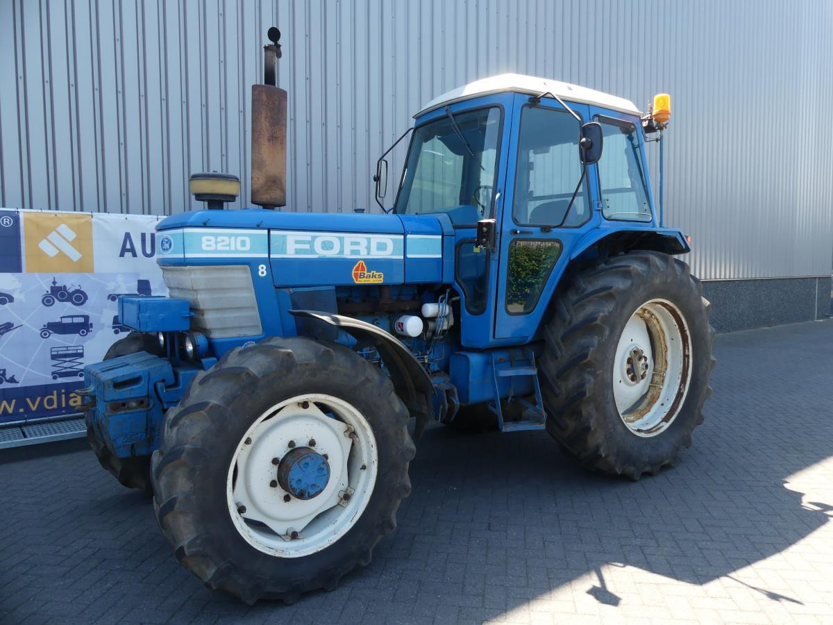 Ford 8210 - Трактор: слика 1 Ford 8210 - Трактор: слика 1