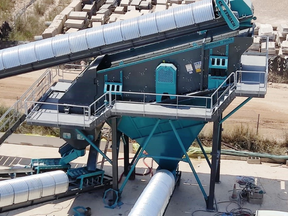 Constmach 140-180 Tph Vibrating Screen 2-3-4 Stages 1800x5000 mm - Градежно сито: слика 3 Constmach 140-180 Tph Vibrating Screen 2-3-4 Stages 1800x5000 mm - Градежно сито: слика 3