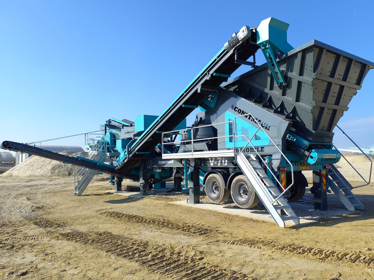 Constmach Concasseur À Impact À Axe Vertical Mobile D'une Capacité De 100 À 150 Tonnes - Мобилна дробилка: слика 4 Constmach Concasseur À Impact À Axe Vertical Mobile D'une Capacité De 100 À 150 Tonnes - Мобилна дробилка: слика 4