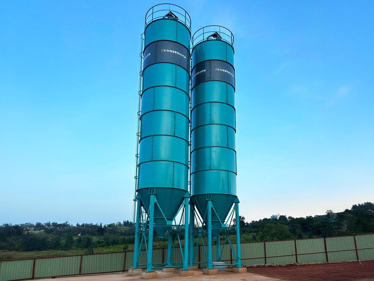 Constmach Silo à Ciment d'une Capacité de 100 Tonnes - Силос за цемент: слика 1 Constmach Silo à Ciment d'une Capacité de 100 Tonnes - Силос за цемент: слика 1
