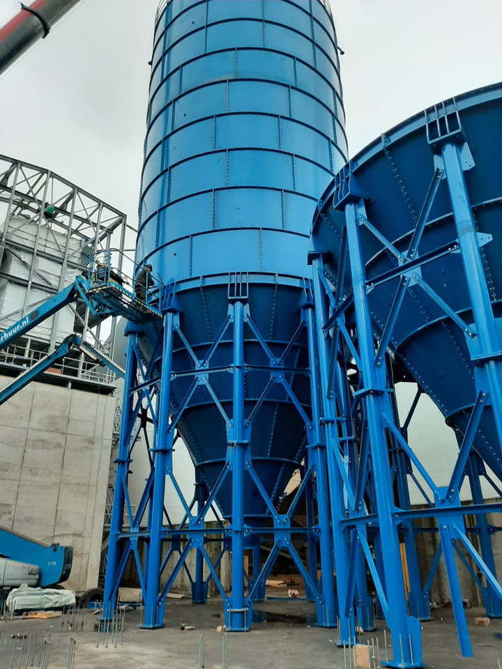 Constmach Silo à Ciment d'une Capacité de 3000 Tonnes - Силос за цемент: слика 1 Constmach Silo à Ciment d'une Capacité de 3000 Tonnes - Силос за цемент: слика 1