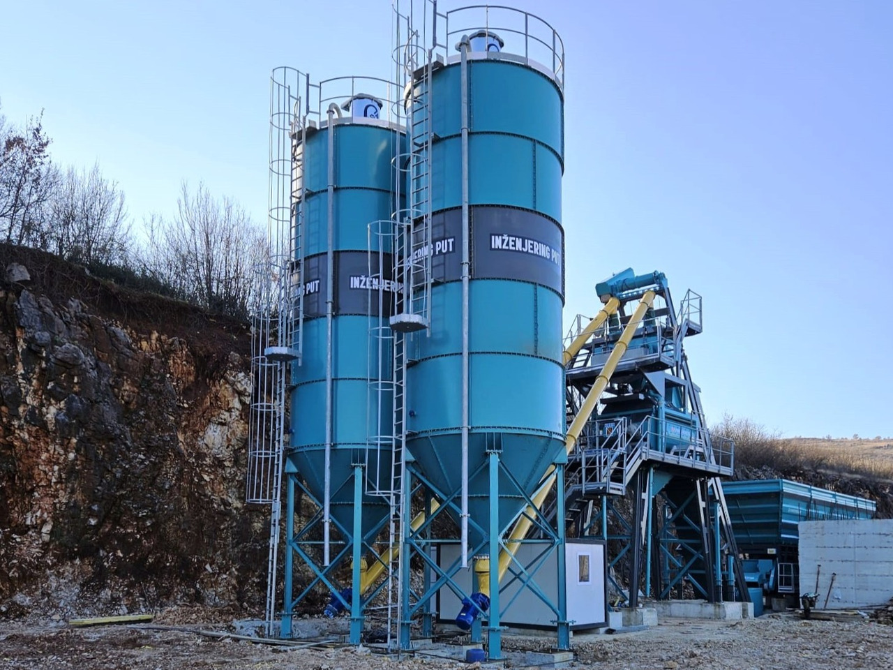 Constmach Silo à Ciment d'une Capacité de 75 Tonnes - Силос за цемент: слика 1 Constmach Silo à Ciment d'une Capacité de 75 Tonnes - Силос за цемент: слика 1