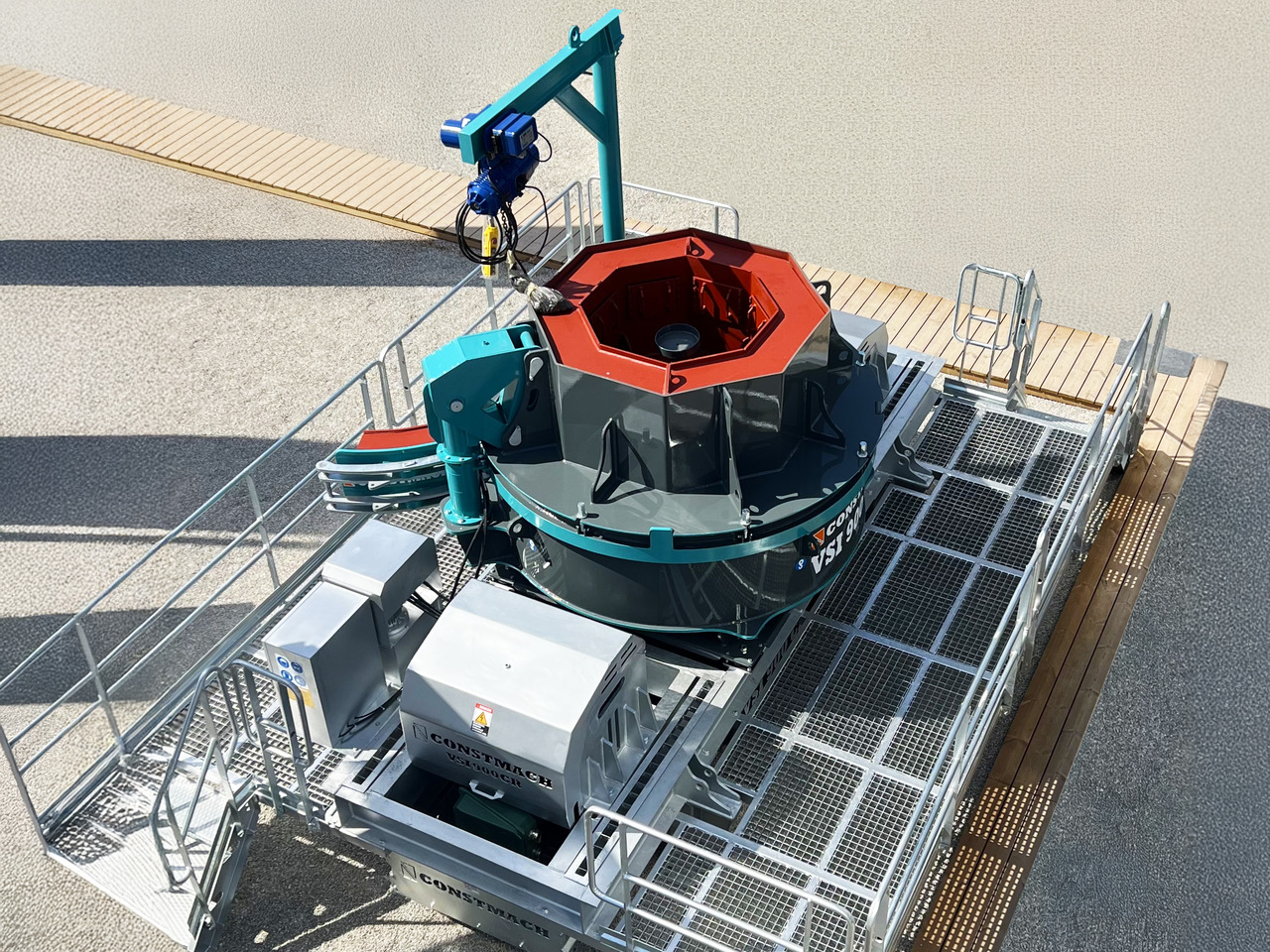 Constmach Vertical Shaft Impact Crusher with a Capacity of 65 to 400 T/H - Ударна дробилката: слика 1 Constmach Vertical Shaft Impact Crusher with a Capacity of 65 to 400 T/H - Ударна дробилката: слика 1