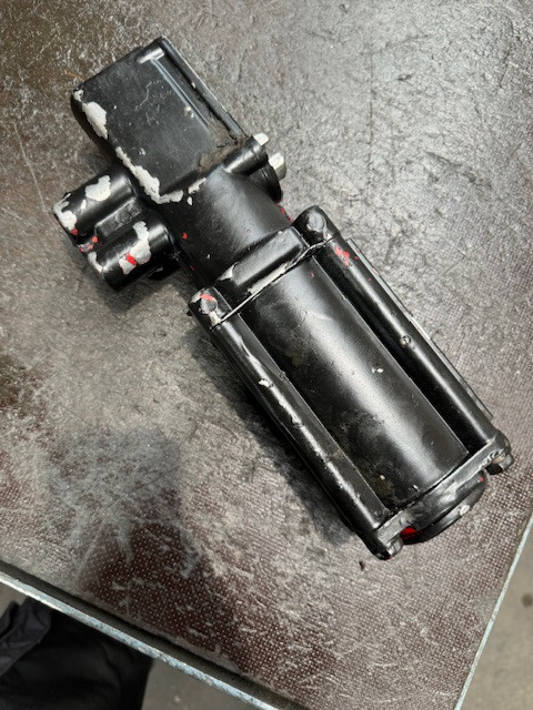 ZF 81326906058 NEW ECOSPLIT PSE-Zylinder - Менувач и делови за Камион: слика 2 ZF 81326906058 NEW ECOSPLIT PSE-Zylinder - Менувач и делови за Камион: слика 2