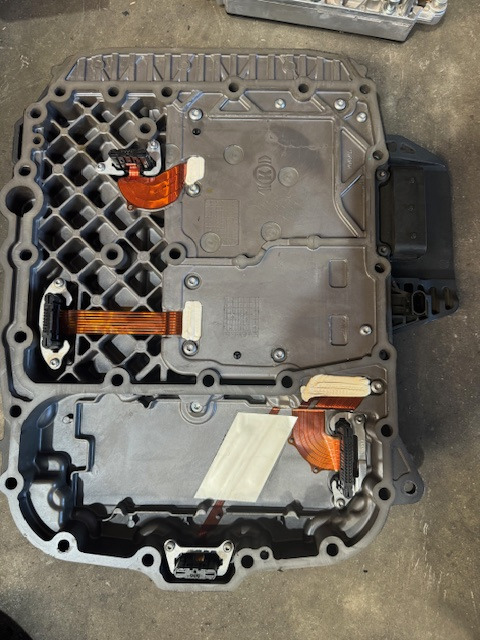 ZF Getriebesteller Oberteil TRAXON Deckel 0501331678 - Менувач и делови за Камион: слика 1 ZF Getriebesteller Oberteil TRAXON Deckel 0501331678 - Менувач и делови за Камион: слика 1