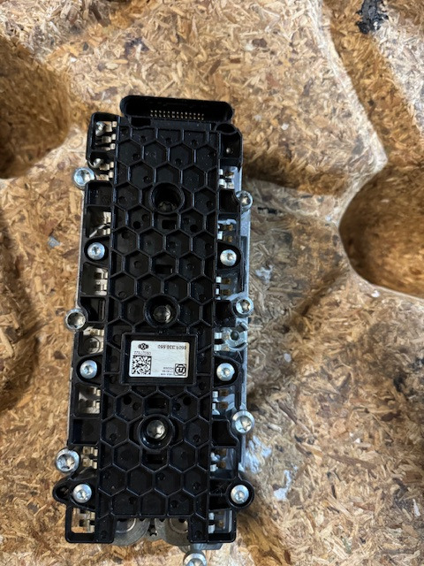 ZF Ventilblock TRAXON Getriebe 0501330550 - Менувач и делови за Камион: слика 1 ZF Ventilblock TRAXON Getriebe 0501330550 - Менувач и делови за Камион: слика 1