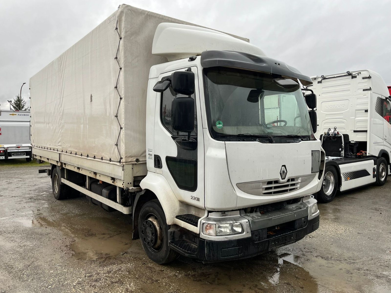 Renault MIDLUM 220 - Камион со церада: слика 1 Renault MIDLUM 220 - Камион со церада: слика 1