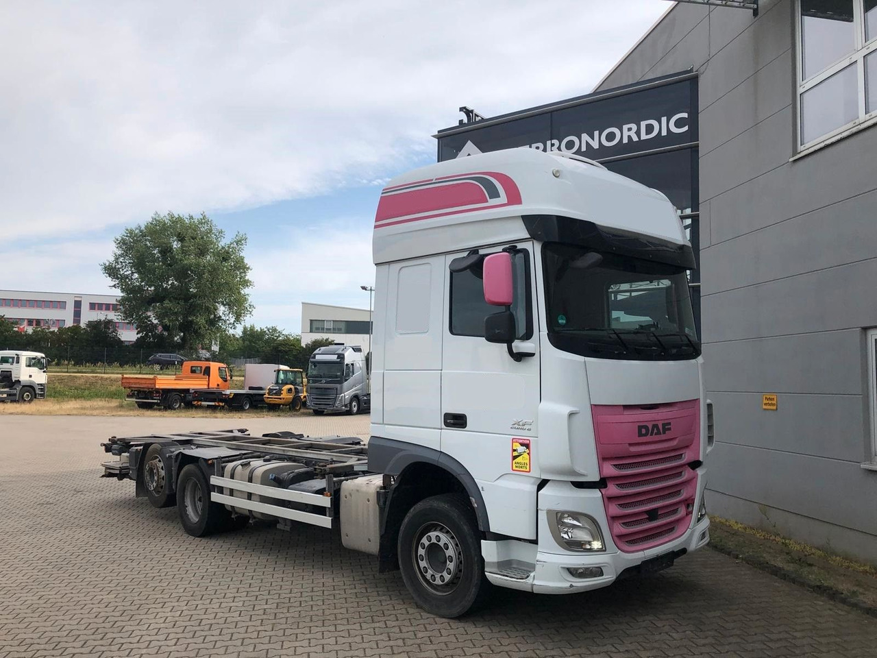 DAF XF460SSC Lenk/Lift*LBW*Standkl*Mega*NeueKuppl. - Транспортер на контејнер/ Камион со променливо тело: слика 1 DAF XF460SSC Lenk/Lift*LBW*Standkl*Mega*NeueKuppl. - Транспортер на контејнер/ Камион со променливо тело: слика 1