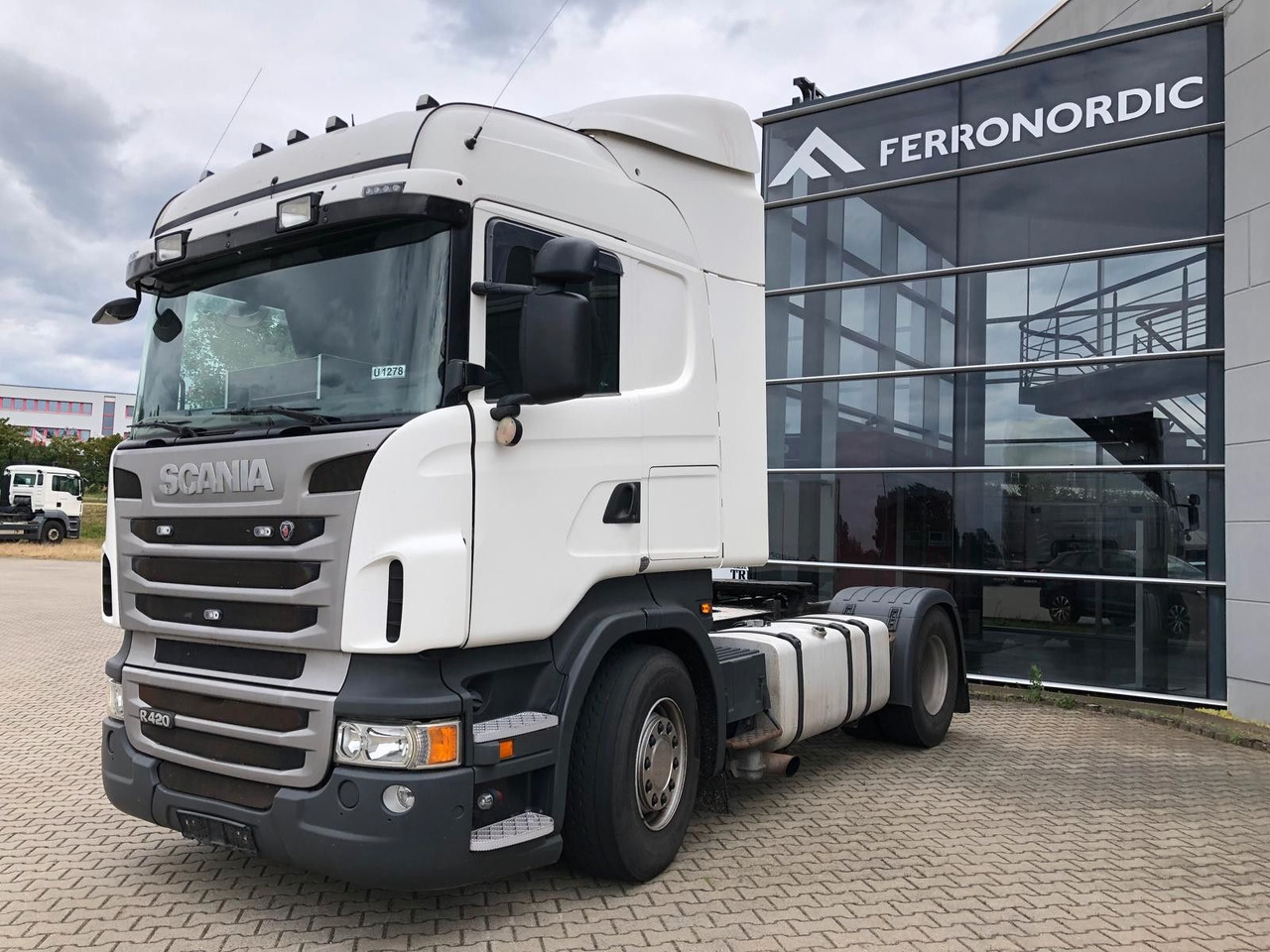 Scania R420 PTO*Automatik mit Kupplungspedale - Камион влекач: слика 2 Scania R420 PTO*Automatik mit Kupplungspedale - Камион влекач: слика 2
