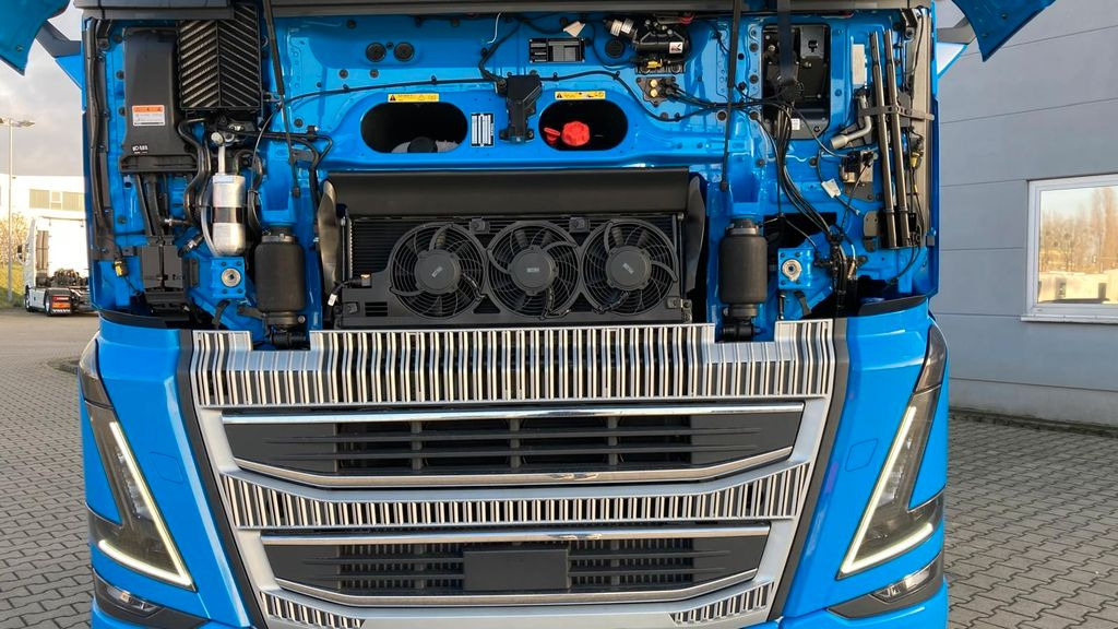 Volvo FH16 750 XL 8x4 Tridem*100T*Kriechgänge*Retarder - Камион влекач: слика 5 Volvo FH16 750 XL 8x4 Tridem*100T*Kriechgänge*Retarder - Камион влекач: слика 5