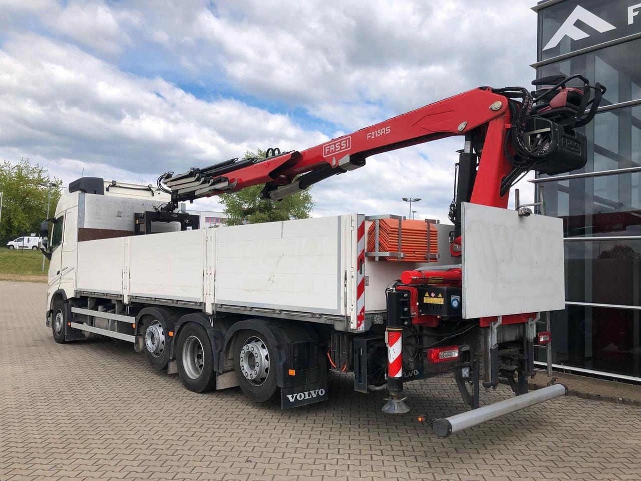 Volvo FH460 8x2 TRIDEM VLA&NLA gelenkt*FASSI F215AS.24 - Камион со кран: слика 5 Volvo FH460 8x2 TRIDEM VLA&NLA gelenkt*FASSI F215AS.24 - Камион со кран: слика 5