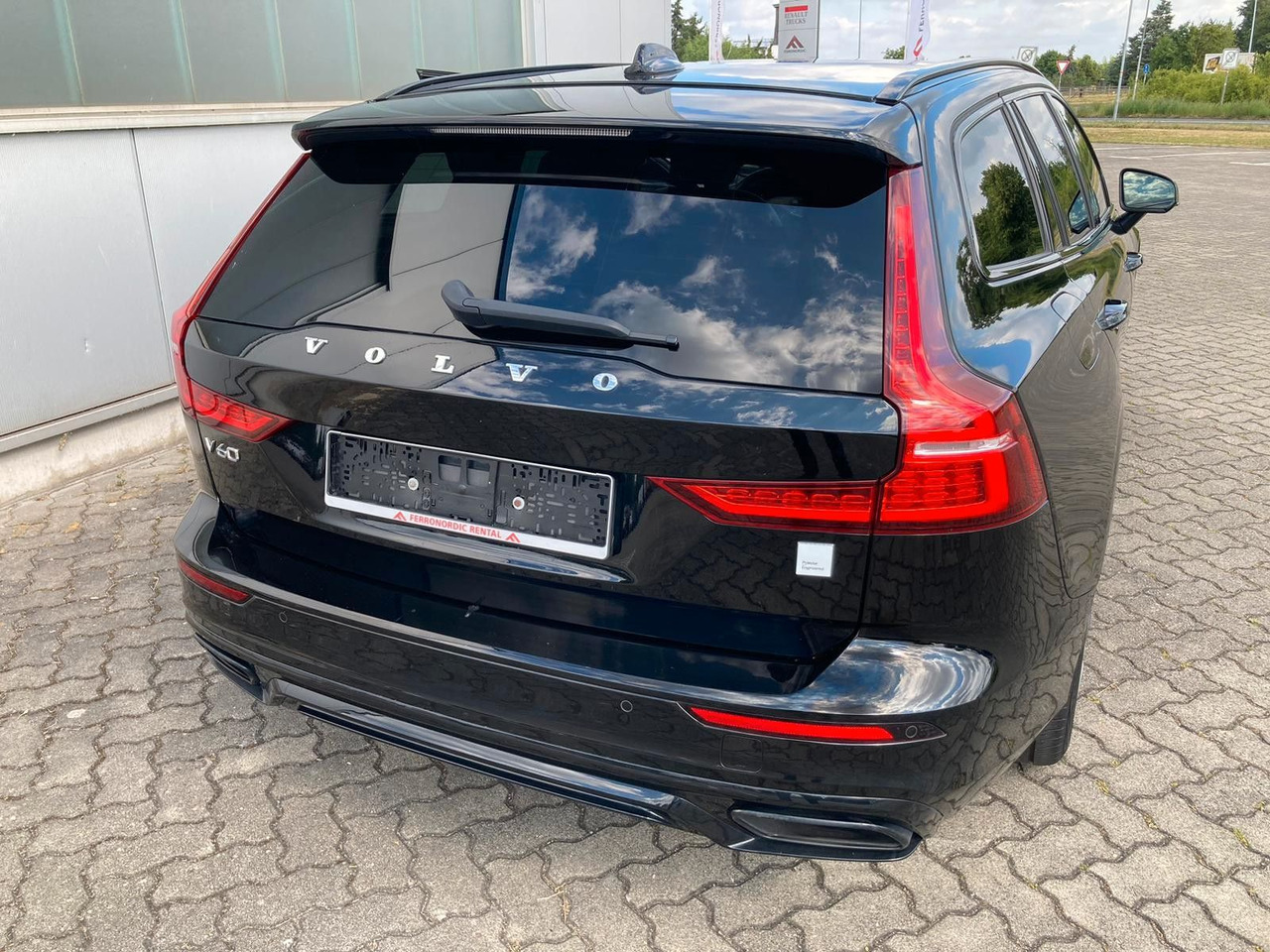 Volvo V60 T8 Polestar Engineered Plug-In Hybrid AWD - Автомобил: слика 4 Volvo V60 T8 Polestar Engineered Plug-In Hybrid AWD - Автомобил: слика 4