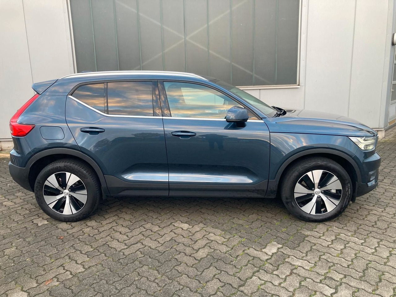 Volvo XC 40 T4 Inscription Expr. Recharge Plug-In Hyb - SUV: слика 2 Volvo XC 40 T4 Inscription Expr. Recharge Plug-In Hyb - SUV: слика 2