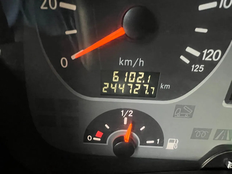 Камион влекач Mercedes-Benz Actros 4460 SLT 8x8 Actros 4460 8x8 SLT: слика 19 Камион влекач Mercedes-Benz Actros 4460 SLT 8x8 Actros 4460 8x8 SLT: слика 19