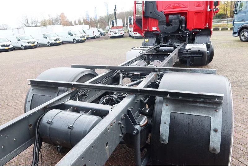 DAF CF 290 FA Chassis + 2500 KG Dhollandia laadklep - Камион со кабинска шасија: слика 4 DAF CF 290 FA Chassis + 2500 KG Dhollandia laadklep - Камион со кабинска шасија: слика 4