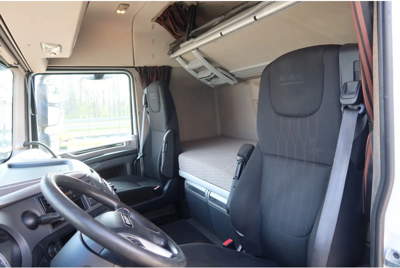 DAF XF 106.480 FAR 6x2 Oprijvrachtwagen slaapcabine + 2 bedden - Автотранспортен камион: слика 5 DAF XF 106.480 FAR 6x2 Oprijvrachtwagen slaapcabine + 2 bedden - Автотранспортен камион: слика 5
