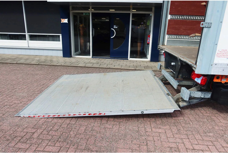 Камион сандучар MAN TGL 12.250 Bakwagen + Laadklep DHollandia 2000 kg: слика 13 Камион сандучар MAN TGL 12.250 Bakwagen + Laadklep DHollandia 2000 kg: слика 13