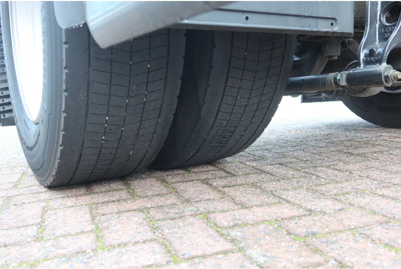 Камион со кабинска шасија MAN TGX 18 .340 4x2 Full air Chassis, twist locks: слика 9