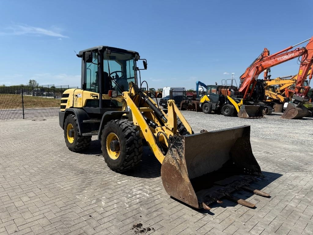 Натоварувач на тркала Yanmar V 80: слика 7