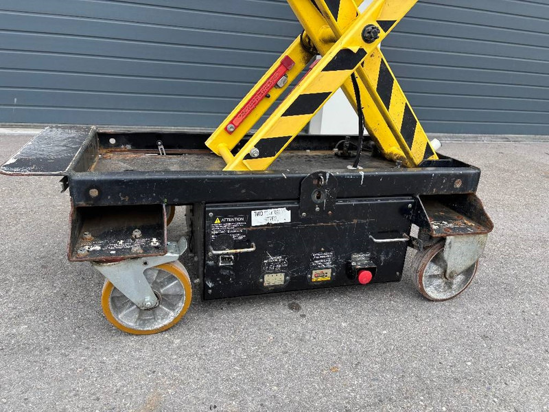 Кревач ножица Boss 4,55m Arbeitsbühne Personenlift, BJ 2013: слика 8