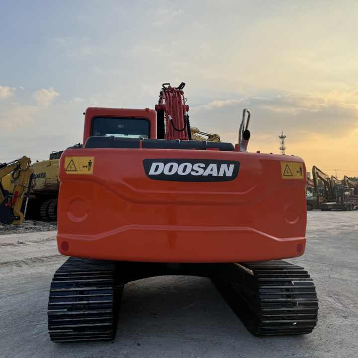 14 Ton Original Korea Used Doosan DX140LC-9c DX 140 150 225 300 Hydraulic Crawler Excavators in Good Condition Doosan140 - Багер: слика 4 14 Ton Original Korea Used Doosan DX140LC-9c DX 140 150 225 300 Hydraulic Crawler Excavators in Good Condition Doosan140 - Багер: слика 4