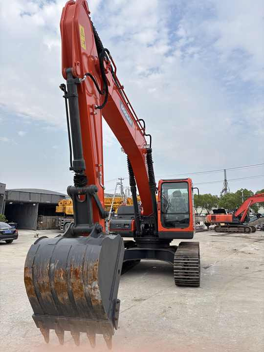 22 Tons Excavator Original Doosan Dx225LCA Crawler Digger Secondhand Used Good Condition Doosan Hydraulic Excavator on Sale - Багер гасеничар: слика 2 22 Tons Excavator Original Doosan Dx225LCA Crawler Digger Secondhand Used Good Condition Doosan Hydraulic Excavator on Sale - Багер гасеничар: слика 2