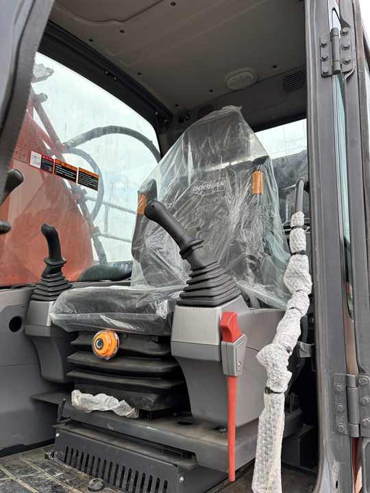 22 Tons Excavator Original Doosan Dx225LCA Crawler Digger Secondhand Used Good Condition Doosan Hydraulic Excavator on Sale - Багер гасеничар: слика 4 22 Tons Excavator Original Doosan Dx225LCA Crawler Digger Secondhand Used Good Condition Doosan Hydraulic Excavator on Sale - Багер гасеничар: слика 4