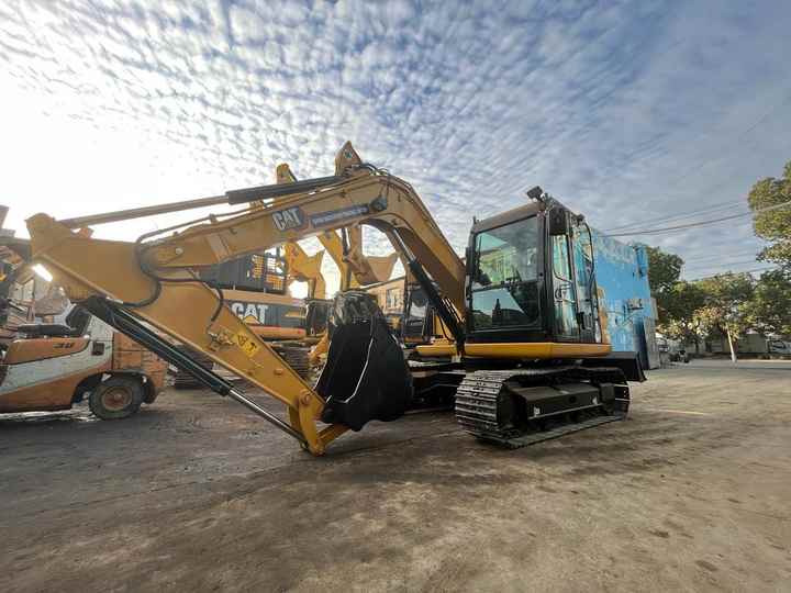 7 Ton Caterpillar Mini Excavator Cat 307c 307d With Rubber Tracks And Hydraulic Blade in Shanghai - Багер гасеничар: слика 2 7 Ton Caterpillar Mini Excavator Cat 307c 307d With Rubber Tracks And Hydraulic Blade in Shanghai - Багер гасеничар: слика 2