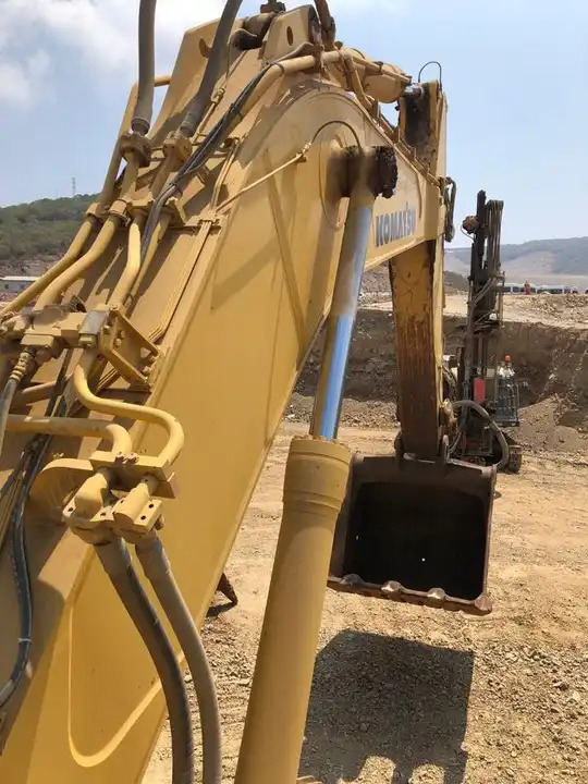70 Ton Used Japan Komatsu PC700 Excavator for Sale Used Excavator PC220 PC200 PC240 PC600 PC650 PC700 PC800 - Багер: слика 4 70 Ton Used Japan Komatsu PC700 Excavator for Sale Used Excavator PC220 PC200 PC240 PC600 PC650 PC700 PC800 - Багер: слика 4