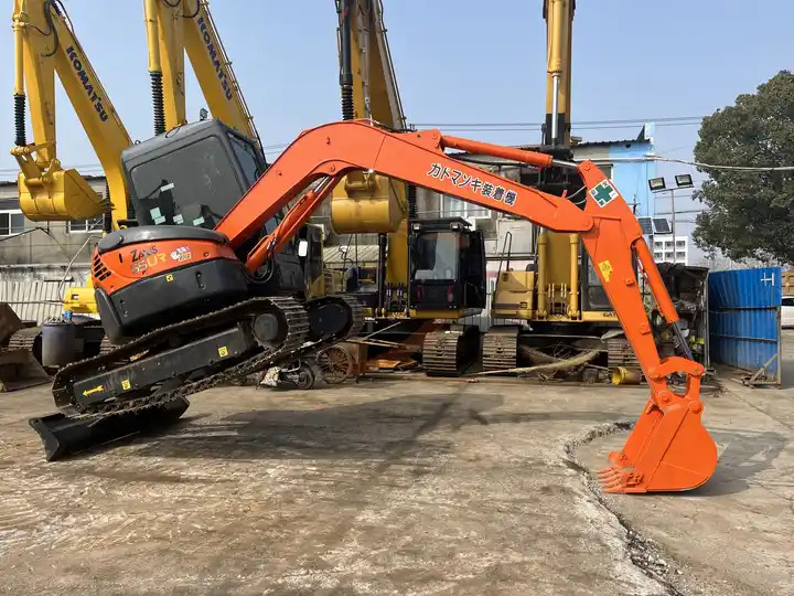 All original mini excavator hitachi used ZX55 ZX60 ZX70 small second hand excavator made in Japan - Багер гасеничар: слика 3 All original mini excavator hitachi used ZX55 ZX60 ZX70 small second hand excavator made in Japan - Багер гасеничар: слика 3