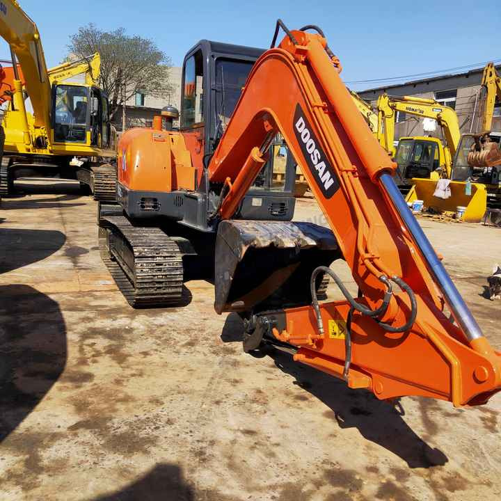 Awesome Performance Korea Imported Small Scale Used Doosan Dh60 Excavator - Багер гасеничар: слика 1 Awesome Performance Korea Imported Small Scale Used Doosan Dh60 Excavator - Багер гасеничар: слика 1