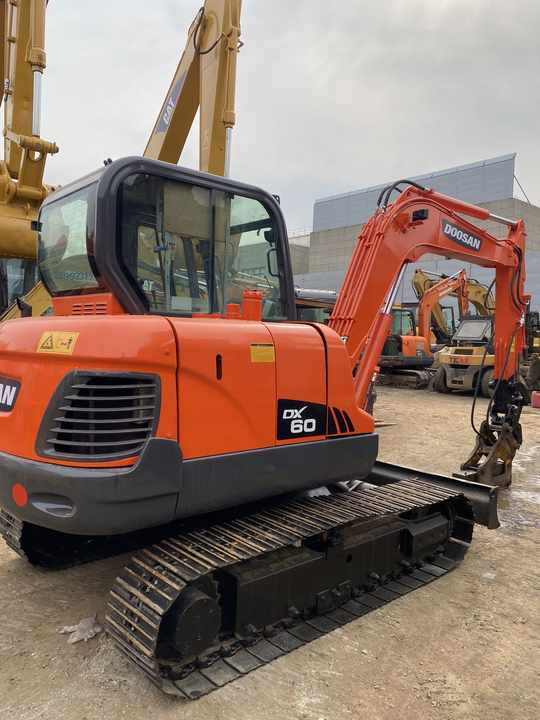 Awesome Performance Korea Imported Small Scale Used Doosan Excavator Dx60 Dx225 Dh60 Dh55 - Багер гасеничар: слика 2 Awesome Performance Korea Imported Small Scale Used Doosan Excavator Dx60 Dx225 Dh60 Dh55 - Багер гасеничар: слика 2