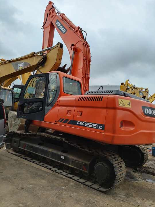 Best Selling DOOSAN excavator machine construction used machinery equipment dx225 DX60 DX70 DH60 DH220 used excavator low price - Багер: слика 2 Best Selling DOOSAN excavator machine construction used machinery equipment dx225 DX60 DX70 DH60 DH220 used excavator low price - Багер: слика 2