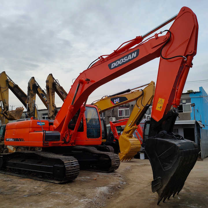 Best Selling DOOSAN excavator machine construction used machinery equipment dx225 DX60 DX70 DH60 DH220 used excavator low price - Багер: слика 1 Best Selling DOOSAN excavator machine construction used machinery equipment dx225 DX60 DX70 DH60 DH220 used excavator low price - Багер: слика 1