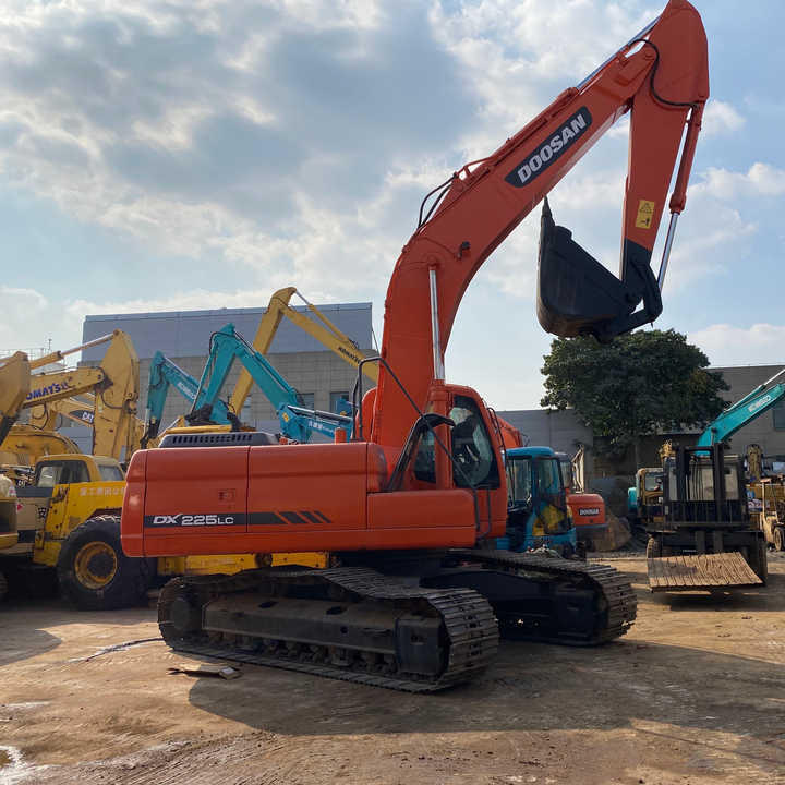 Best Selling DOOSAN excavator machine construction used machinery equipment dx225 DX60 DX70 DH60 DH220 used excavators in stock - Багер: слика 1 Best Selling DOOSAN excavator machine construction used machinery equipment dx225 DX60 DX70 DH60 DH220 used excavators in stock - Багер: слика 1