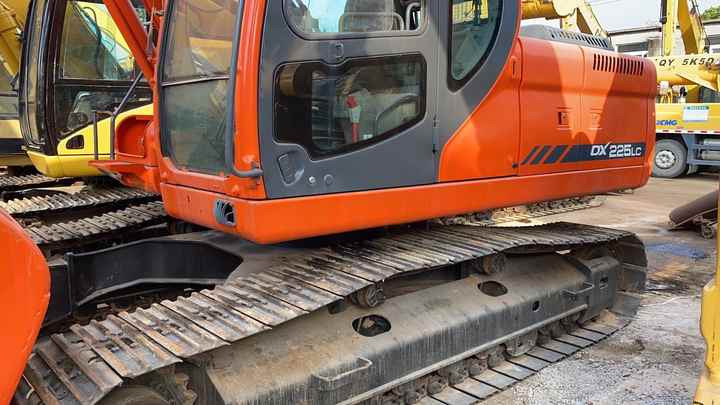 Best Selling DOOSAN excavator machine construction used machinery equipment dx225 DX60 DX70 DH60 DH220 used excavators in stock - Багер: слика 2 Best Selling DOOSAN excavator machine construction used machinery equipment dx225 DX60 DX70 DH60 DH220 used excavators in stock - Багер: слика 2