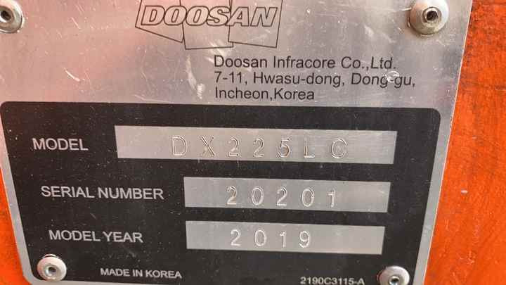 Best Selling DOOSAN excavator machine construction used machinery equipment dx225 DX60 DX70 DH60 DH220 used excavators in stock - Багер: слика 2 Best Selling DOOSAN excavator machine construction used machinery equipment dx225 DX60 DX70 DH60 DH220 used excavators in stock - Багер: слика 2