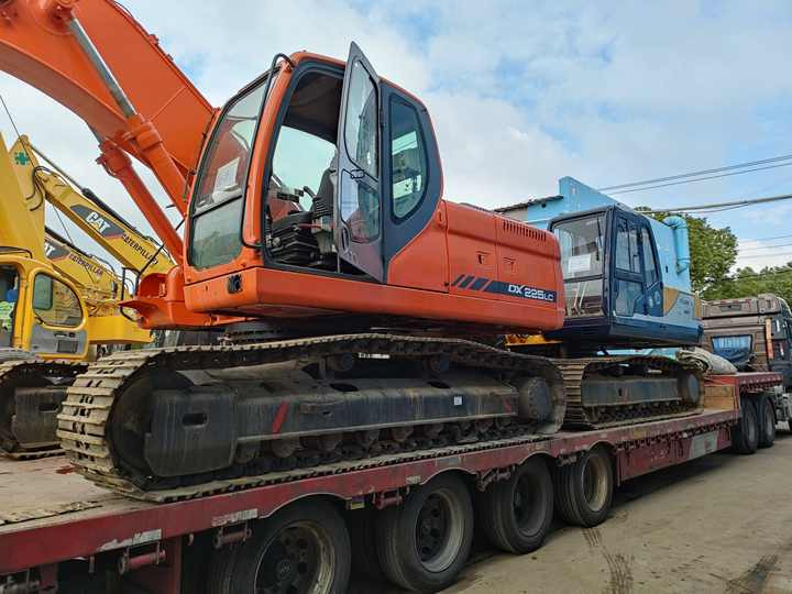 Best Selling DOOSAN excavator machine construction used machinery equipment dx225 DX60 DX70 DH60 DH220 used excavators in stock - Багер: слика 3 Best Selling DOOSAN excavator machine construction used machinery equipment dx225 DX60 DX70 DH60 DH220 used excavators in stock - Багер: слика 3